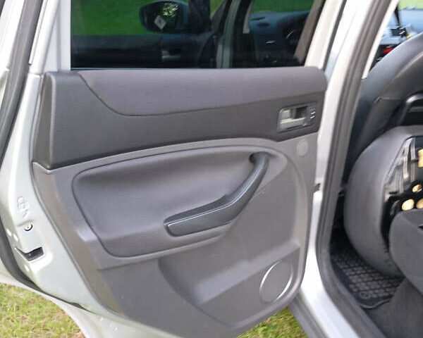 Серый Форд Куга, объемом двигателя 2 л и пробегом 268 тыс. км за 9199 $, фото 24 на Automoto.ua