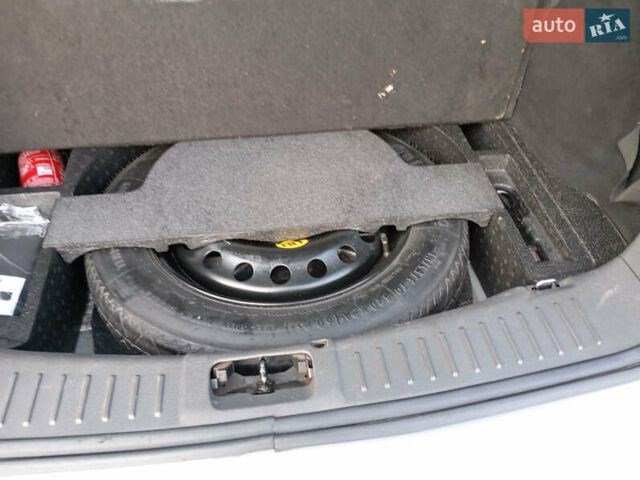 Серый Форд Куга, объемом двигателя 2 л и пробегом 268 тыс. км за 9199 $, фото 26 на Automoto.ua
