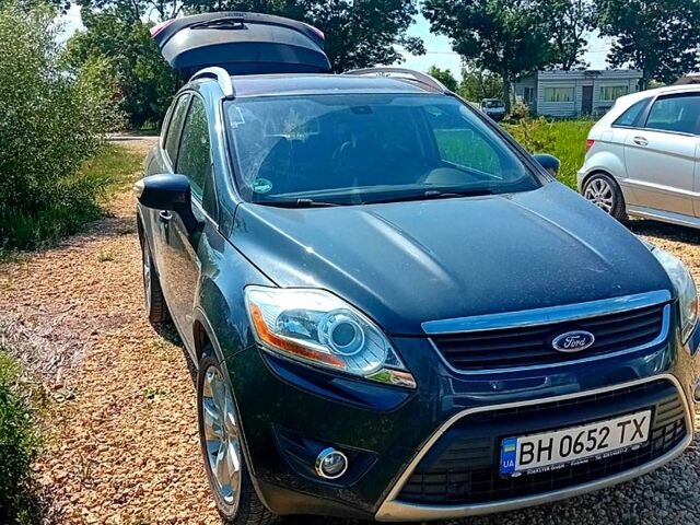 Серый Форд Куга, объемом двигателя 2 л и пробегом 300 тыс. км за 8000 $, фото 1 на Automoto.ua