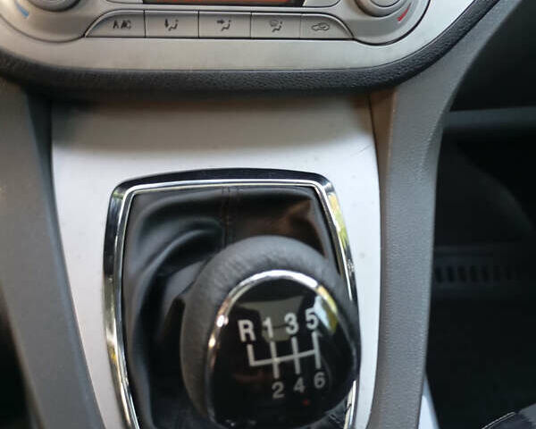 Серый Форд Куга, объемом двигателя 2 л и пробегом 268 тыс. км за 9199 $, фото 14 на Automoto.ua