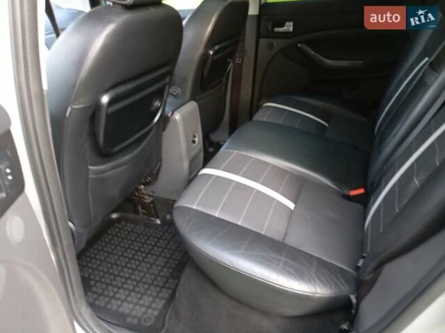 Сірий Форд Куга, об'ємом двигуна 2 л та пробігом 269 тис. км за 9200 $, фото 16 на Automoto.ua