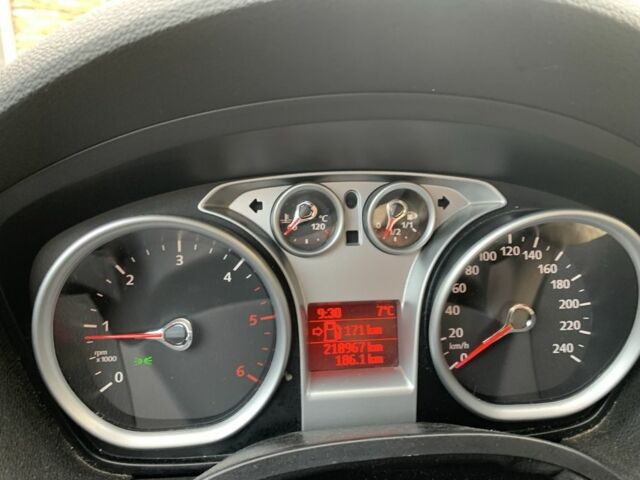 Серый Форд Куга, объемом двигателя 0 л и пробегом 219 тыс. км за 5600 $, фото 5 на Automoto.ua