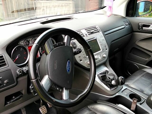 Серый Форд Куга, объемом двигателя 2 л и пробегом 401 тыс. км за 8000 $, фото 1 на Automoto.ua