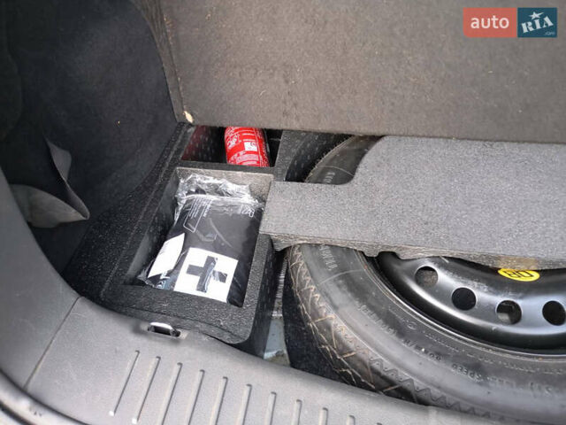 Серый Форд Куга, объемом двигателя 2 л и пробегом 268 тыс. км за 9199 $, фото 27 на Automoto.ua