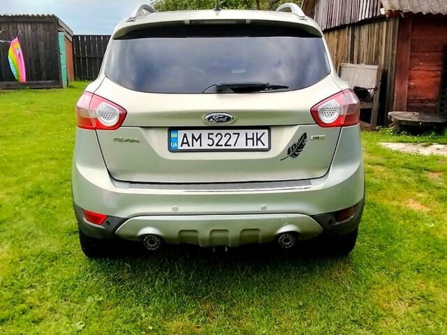 Серый Форд Куга, объемом двигателя 2 л и пробегом 401 тыс. км за 8000 $, фото 4 на Automoto.ua