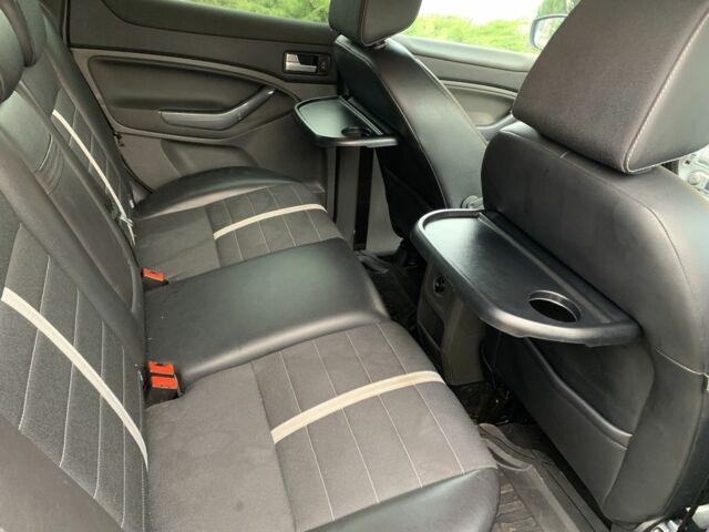 Серый Форд Куга, объемом двигателя 0 л и пробегом 219 тыс. км за 5600 $, фото 6 на Automoto.ua