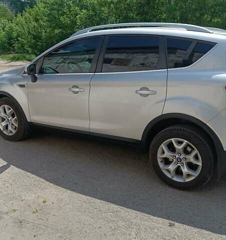 Серый Форд Куга, объемом двигателя 2.52 л и пробегом 223 тыс. км за 9500 $, фото 3 на Automoto.ua