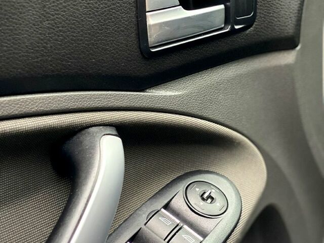 Сірий Форд Куга, об'ємом двигуна 2 л та пробігом 277 тис. км за 10398 $, фото 10 на Automoto.ua