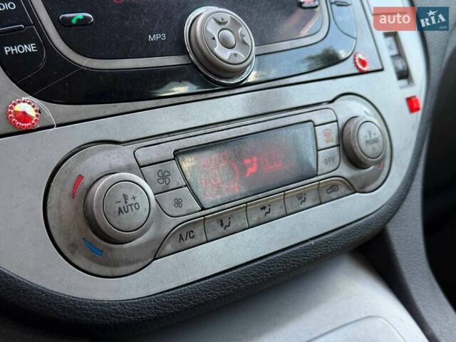 Серый Форд Куга, объемом двигателя 2.52 л и пробегом 115 тыс. км за 9900 $, фото 41 на Automoto.ua