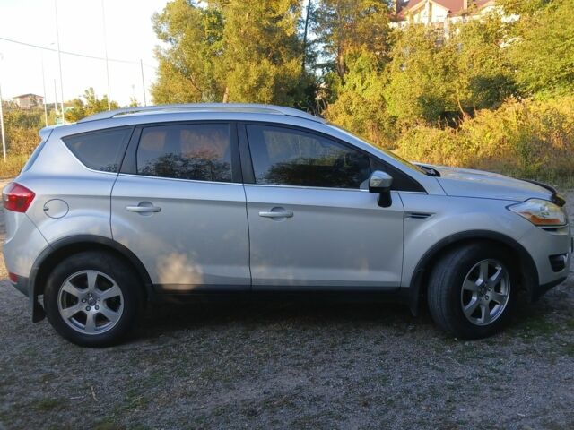 Серый Форд Куга, объемом двигателя 2 л и пробегом 273 тыс. км за 9900 $, фото 3 на Automoto.ua