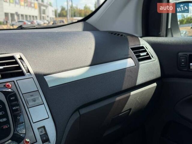 Серый Форд Куга, объемом двигателя 2.52 л и пробегом 115 тыс. км за 9900 $, фото 43 на Automoto.ua