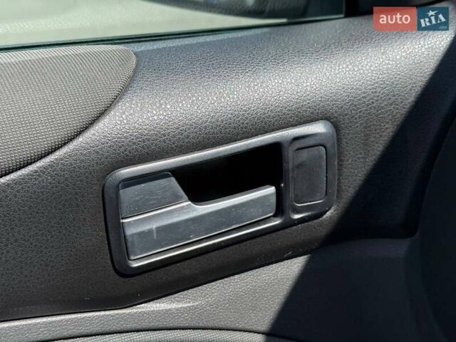 Серый Форд Куга, объемом двигателя 2.52 л и пробегом 115 тыс. км за 9900 $, фото 27 на Automoto.ua