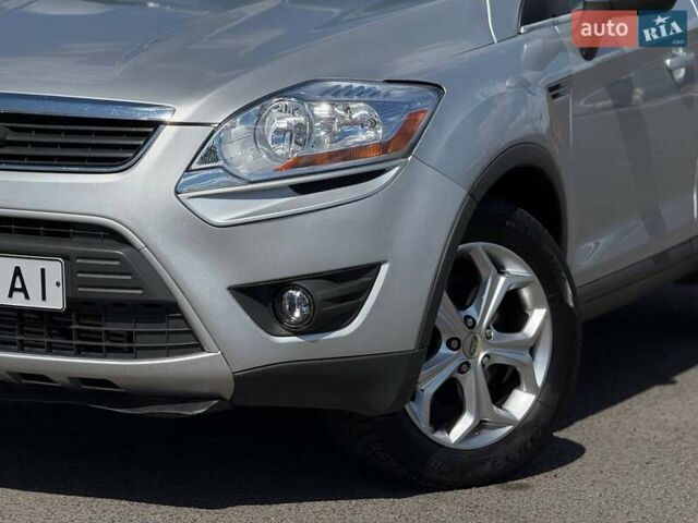 Серый Форд Куга, объемом двигателя 2.52 л и пробегом 115 тыс. км за 9900 $, фото 4 на Automoto.ua
