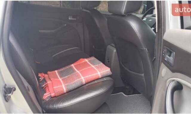 Серый Форд Куга, объемом двигателя 2.5 л и пробегом 260 тыс. км за 7600 $, фото 3 на Automoto.ua