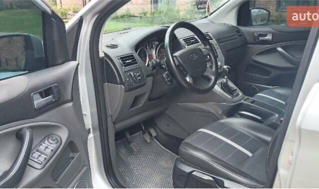 Серый Форд Куга, объемом двигателя 2.5 л и пробегом 260 тыс. км за 7600 $, фото 5 на Automoto.ua