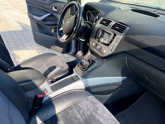 Серый Форд Куга, объемом двигателя 2 л и пробегом 270 тыс. км за 9400 $, фото 4 на Automoto.ua