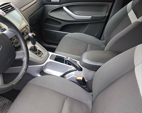 Серый Форд Куга, объемом двигателя 2 л и пробегом 217 тыс. км за 10200 $, фото 7 на Automoto.ua