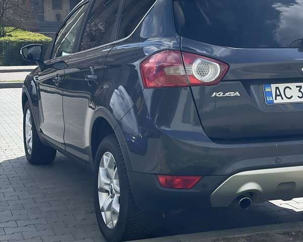 Серый Форд Куга, объемом двигателя 2 л и пробегом 200 тыс. км за 10000 $, фото 5 на Automoto.ua