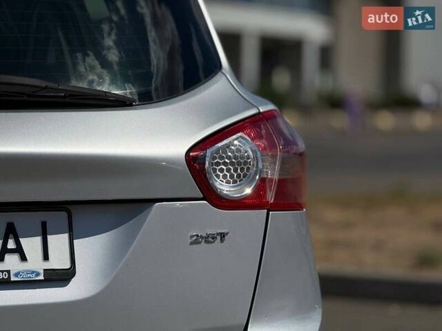 Серый Форд Куга, объемом двигателя 2.52 л и пробегом 115 тыс. км за 9900 $, фото 17 на Automoto.ua