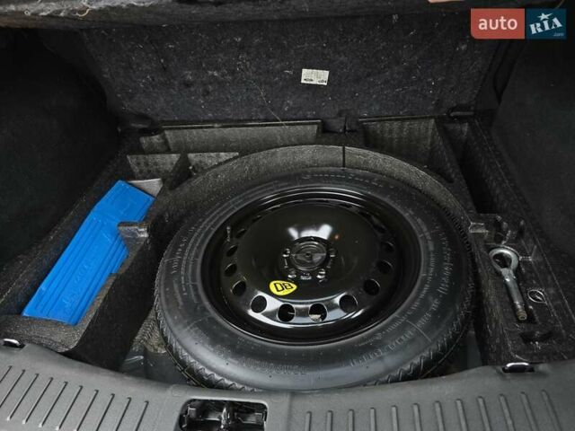 Серый Форд Куга, объемом двигателя 2 л и пробегом 250 тыс. км за 10999 $, фото 27 на Automoto.ua