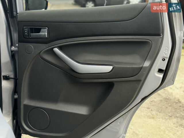 Серый Форд Куга, объемом двигателя 2 л и пробегом 182 тыс. км за 9250 $, фото 44 на Automoto.ua