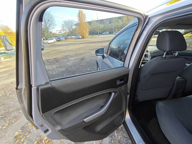 Серый Форд Куга, объемом двигателя 2 л и пробегом 286 тыс. км за 9500 $, фото 13 на Automoto.ua