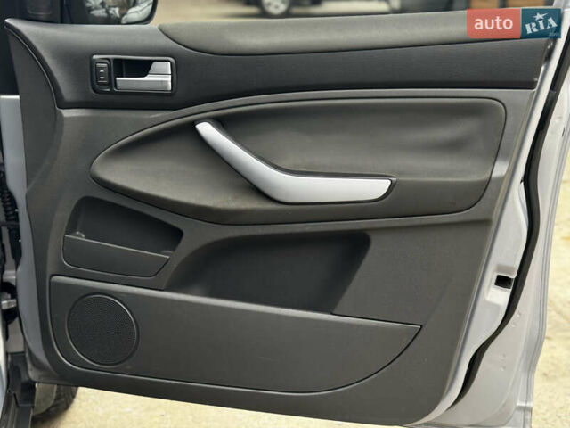 Серый Форд Куга, объемом двигателя 2 л и пробегом 182 тыс. км за 9250 $, фото 48 на Automoto.ua