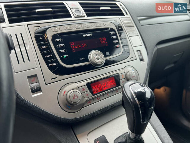 Серый Форд Куга, объемом двигателя 2 л и пробегом 180 тыс. км за 10900 $, фото 26 на Automoto.ua