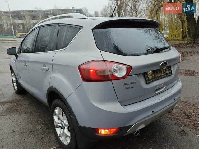 Серый Форд Куга, объемом двигателя 2 л и пробегом 183 тыс. км за 9500 $, фото 5 на Automoto.ua