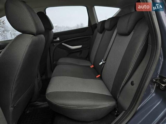 Серый Форд Куга, объемом двигателя 2 л и пробегом 250 тыс. км за 10999 $, фото 23 на Automoto.ua