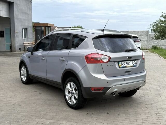 Серый Форд Куга, объемом двигателя 2 л и пробегом 280 тыс. км за 10000 $, фото 4 на Automoto.ua