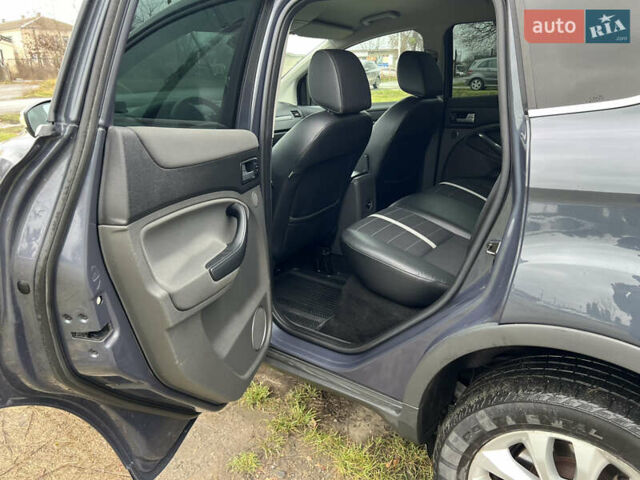 Серый Форд Куга, объемом двигателя 2 л и пробегом 180 тыс. км за 10900 $, фото 28 на Automoto.ua