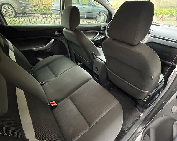 Серый Форд Куга, объемом двигателя 2.52 л и пробегом 235 тыс. км за 8600 $, фото 16 на Automoto.ua