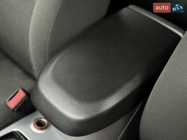 Серый Форд Куга, объемом двигателя 2 л и пробегом 182 тыс. км за 9250 $, фото 31 на Automoto.ua
