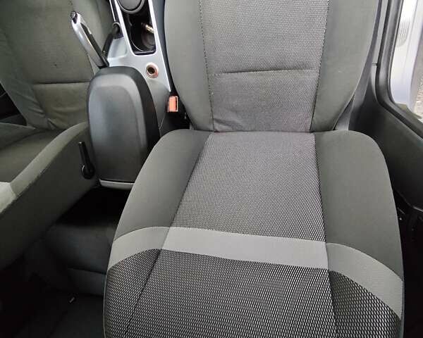 Серый Форд Куга, объемом двигателя 2 л и пробегом 183 тыс. км за 9500 $, фото 15 на Automoto.ua