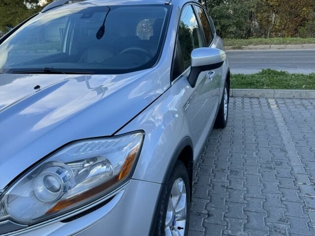 Серый Форд Куга, объемом двигателя 2 л и пробегом 200 тыс. км за 9800 $, фото 1 на Automoto.ua