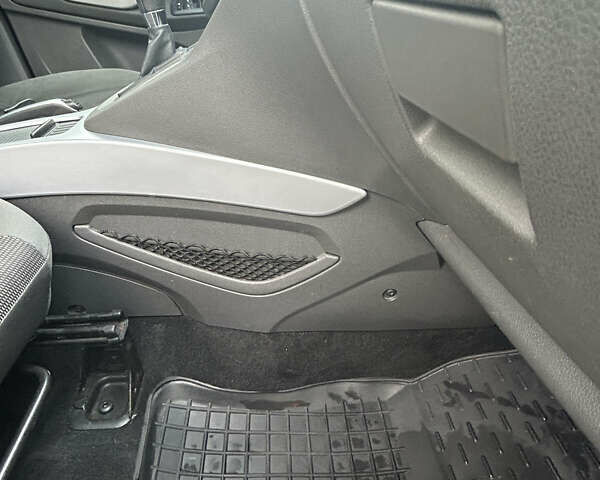 Сірий Форд Куга, об'ємом двигуна 2 л та пробігом 187 тис. км за 11000 $, фото 34 на Automoto.ua