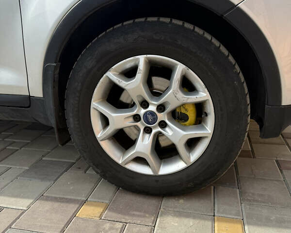 Форд Куга 2011 в Черкассах на Automoto.ua Серый Форд Куга, объемом двигателя 2.52 л и пробегом 240 тыс. км за 7500 $, фото 12 на Automoto.ua