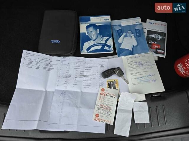 Серый Форд Куга, объемом двигателя 2 л и пробегом 250 тыс. км за 10999 $, фото 10 на Automoto.ua