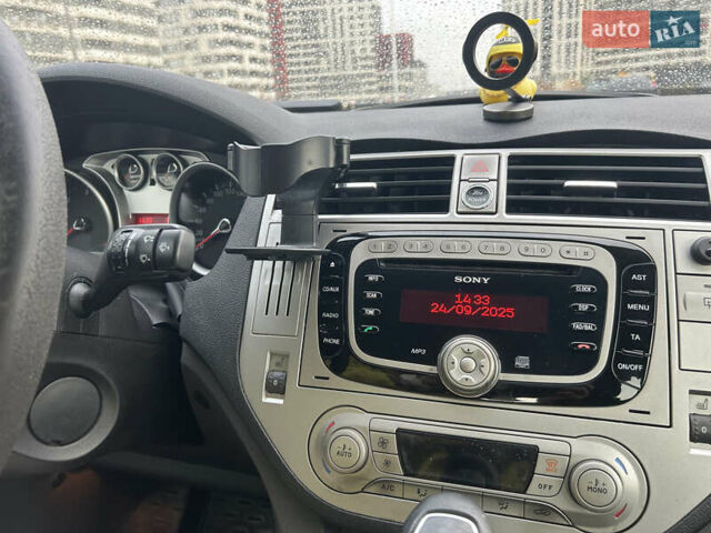 Сірий Форд Куга, об'ємом двигуна 2 л та пробігом 187 тис. км за 11000 $, фото 45 на Automoto.ua