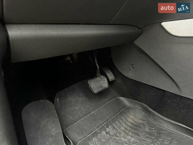 Серый Форд Куга, объемом двигателя 2 л и пробегом 182 тыс. км за 9250 $, фото 23 на Automoto.ua