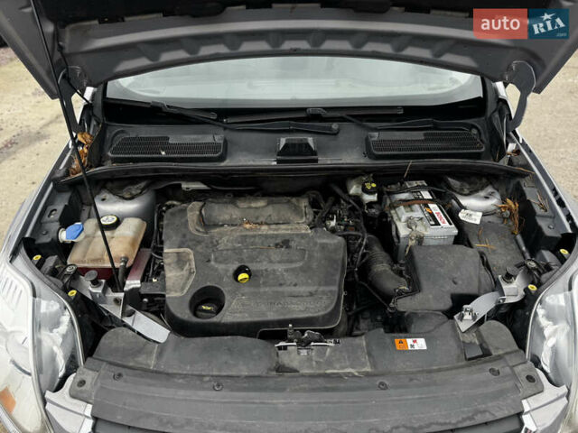 Серый Форд Куга, объемом двигателя 2 л и пробегом 182 тыс. км за 9250 $, фото 54 на Automoto.ua