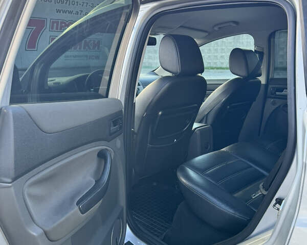 Серый Форд Куга, объемом двигателя 2 л и пробегом 198 тыс. км за 9500 $, фото 12 на Automoto.ua