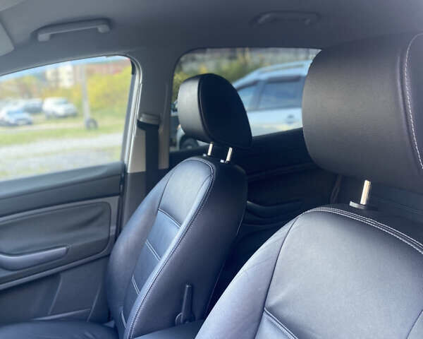 Серый Форд Куга, объемом двигателя 2.52 л и пробегом 130 тыс. км за 11500 $, фото 13 на Automoto.ua