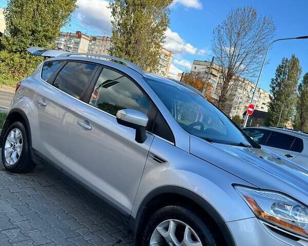 Серый Форд Куга, объемом двигателя 2 л и пробегом 198 тыс. км за 10500 $, фото 3 на Automoto.ua