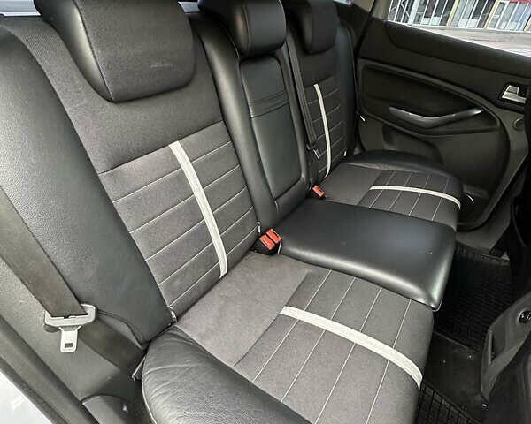 Сірий Форд Куга, об'ємом двигуна 2 л та пробігом 165 тис. км за 10300 $, фото 15 на Automoto.ua