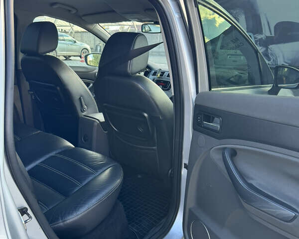 Серый Форд Куга, объемом двигателя 2 л и пробегом 198 тыс. км за 9500 $, фото 17 на Automoto.ua