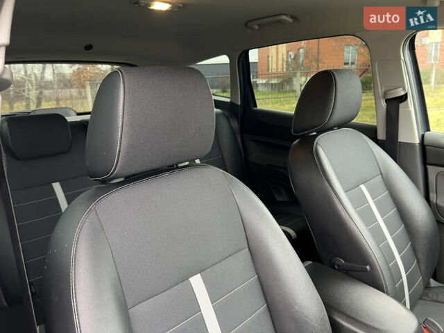 Серый Форд Куга, объемом двигателя 2 л и пробегом 180 тыс. км за 10900 $, фото 41 на Automoto.ua