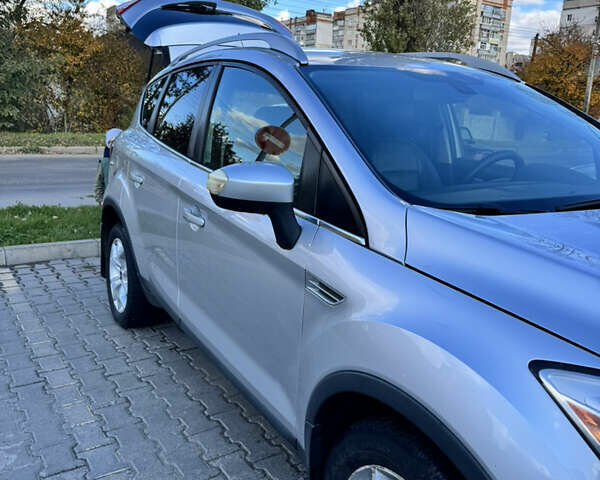 Серый Форд Куга, объемом двигателя 2 л и пробегом 198 тыс. км за 9500 $, фото 4 на Automoto.ua