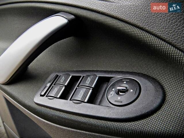 Форд Куга 2011 у Черкасах на Automoto.ua Сірий Форд Куга, об'ємом двигуна 2 л та пробігом 200 тис. км за 10500 $, фото 6 на Automoto.ua